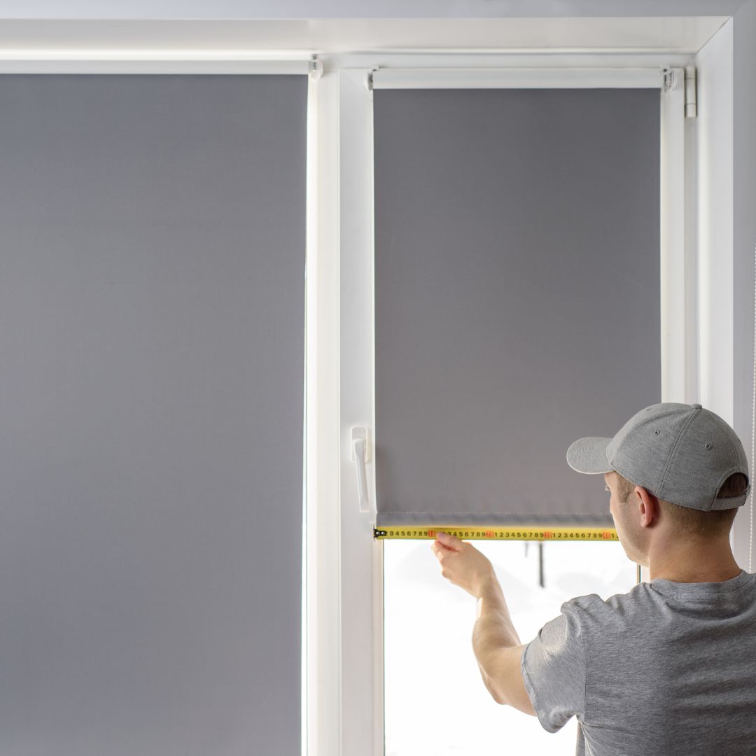 Man measuring window for cordless blinds